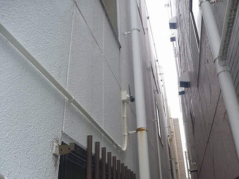 オフィスビル裏口側